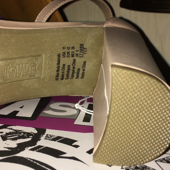 🌹🌹Simply Gorgeous Houston Heels sandals NWT - Picture 6 of 7